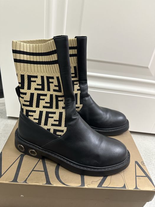 Продам жкнские сапожки