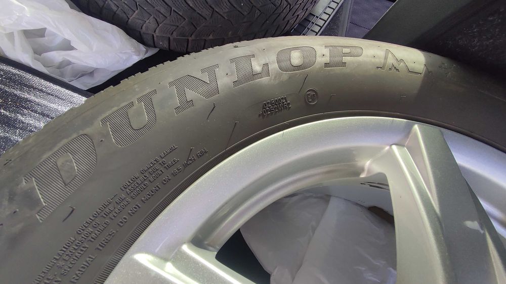 Roți de  iarnă  Nissan 215/65/R16 DUNLOP