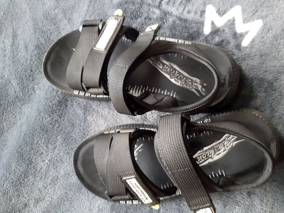Продам сандалии для мальчика