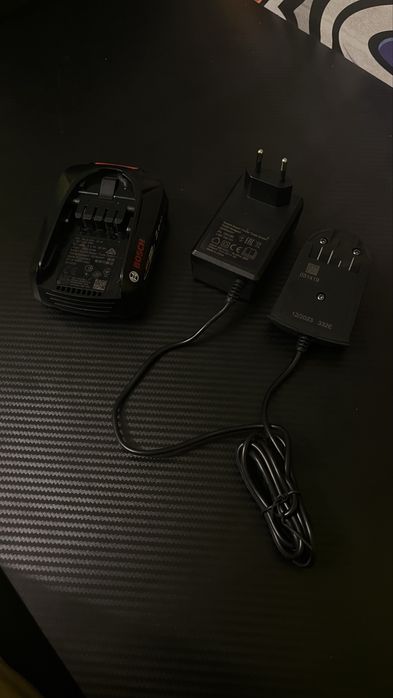 Батерия със зарядно бош чисто нови