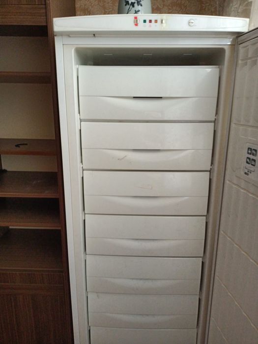 Продам морозильную камеру