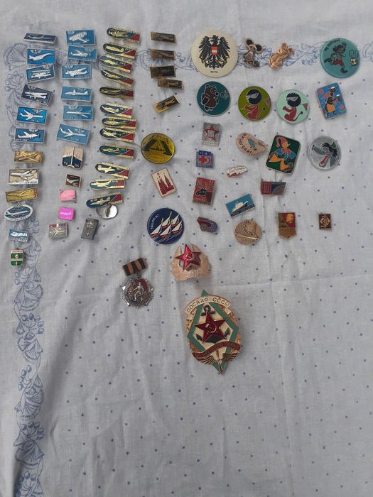 Продаётся советские значки