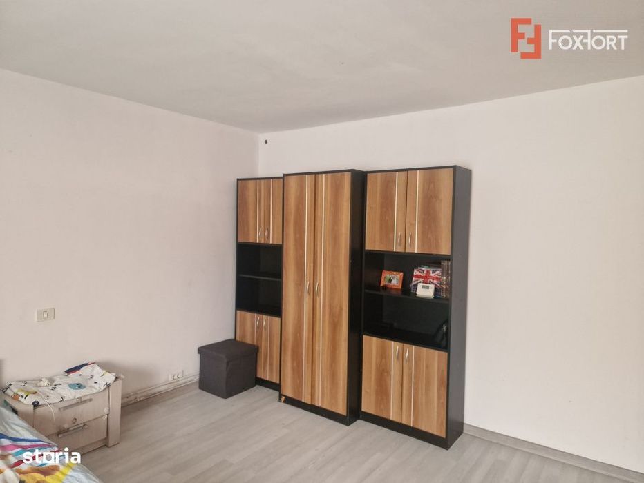 Casa individuala cu 9 camere, in Mosnita Noua, zona centrala