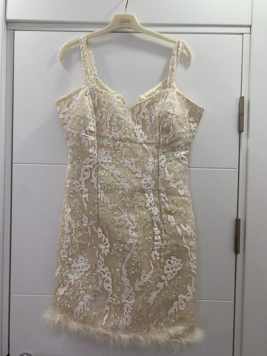 Къса официална рокля