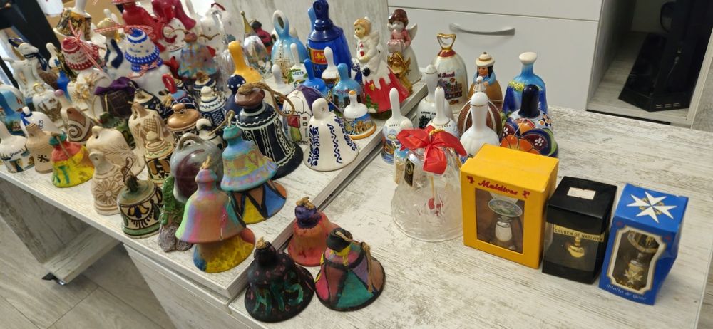 Vand colectie de clopoti ornamentali+turistici,din ceramica. 8 poze