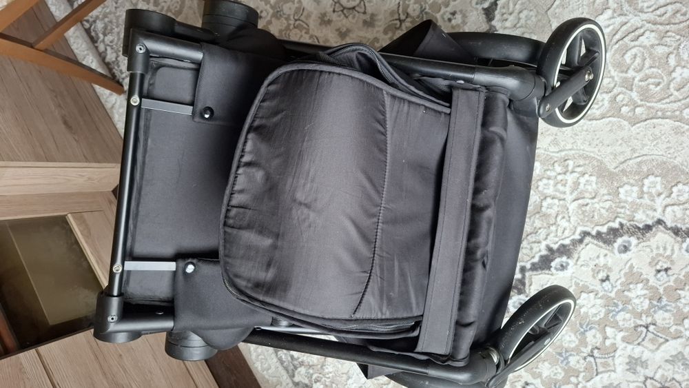 Детская прогулочная  коляска