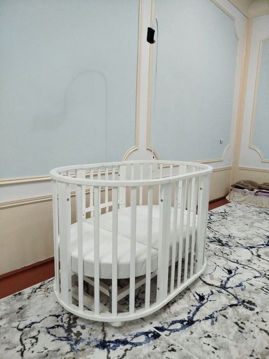 Детская кроватка белая овальная