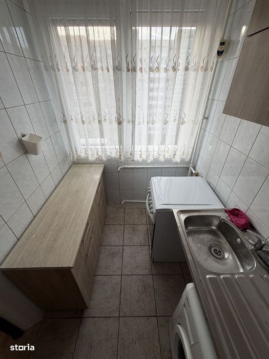 Proprietar inchiriez garsonier Dristor Metrou 2