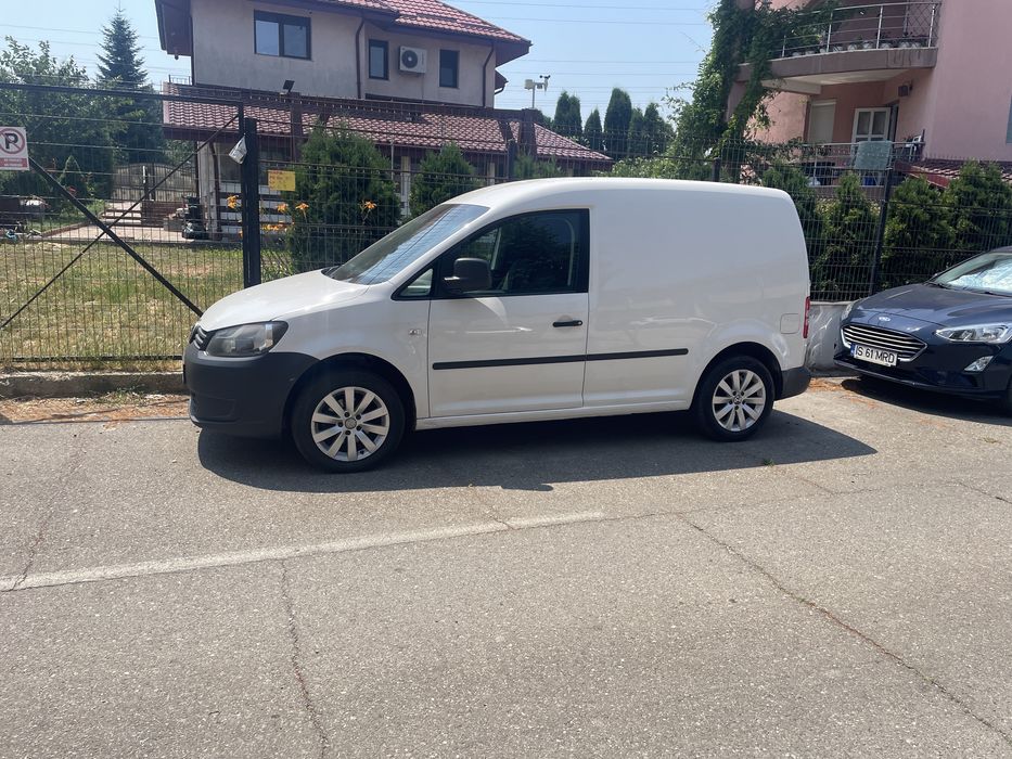 Vand afacere mobila !!!vw cady in stare buna sau unele schinburi auto   !