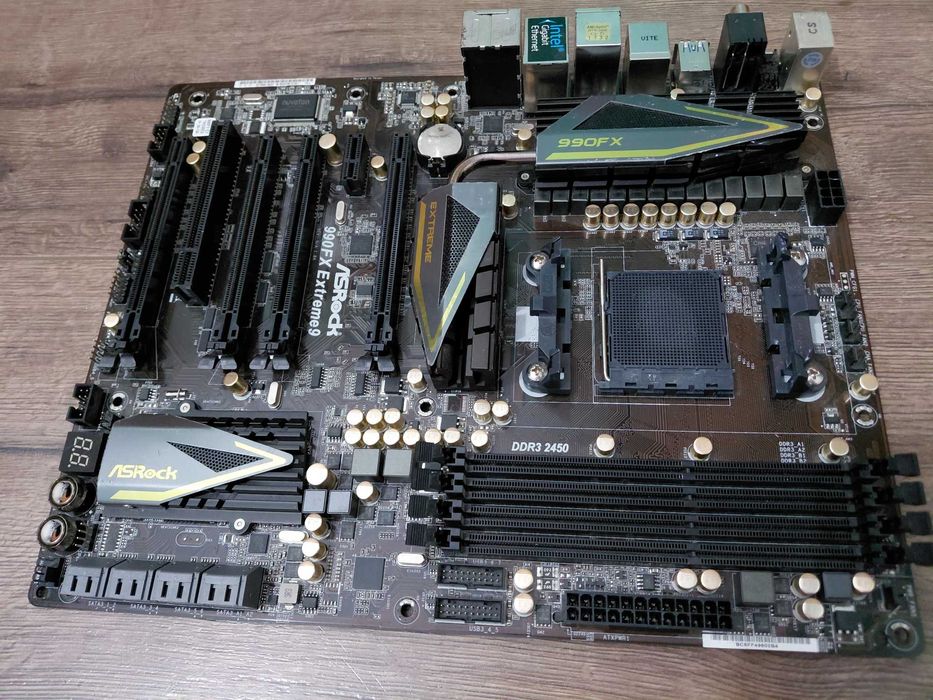 Placă de bază ASRock 990FX Extreme9