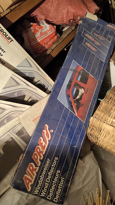 Продам ветровики для автомобиля.