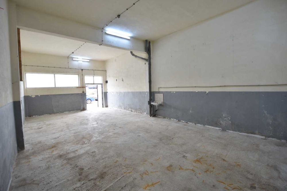 Дава се под наем Склад в Търговище, Промишлена зона - 70 кв.м за 102 € - Снимка #1