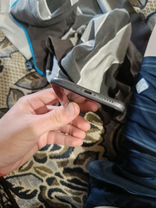 Продам Айфон 11 в хорошем состоянии