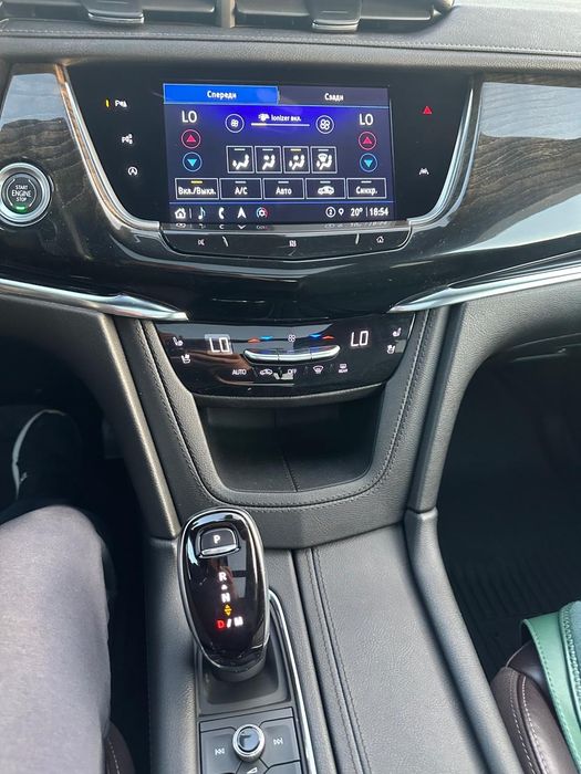 Продам машину Cadillac XT 6