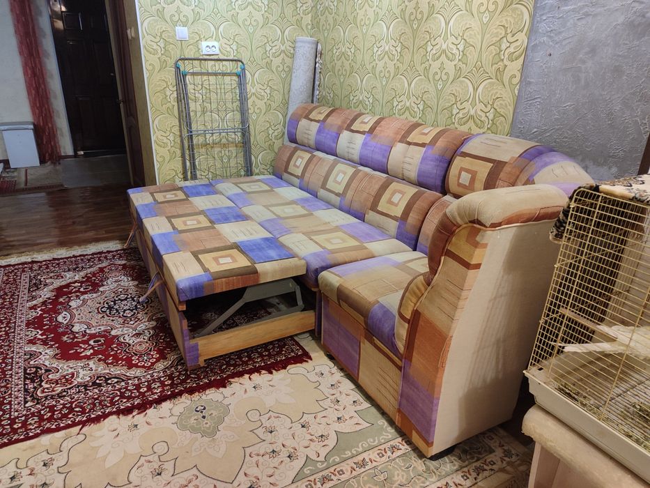 Диван гостинный в комплекте