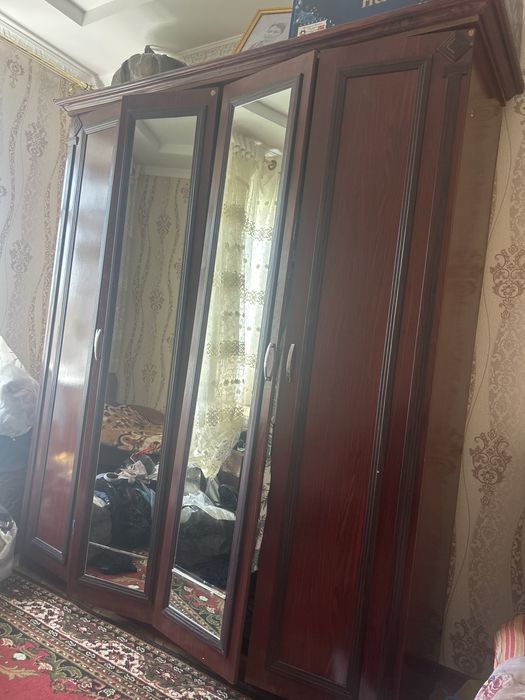 срочно продается мебель шкаф