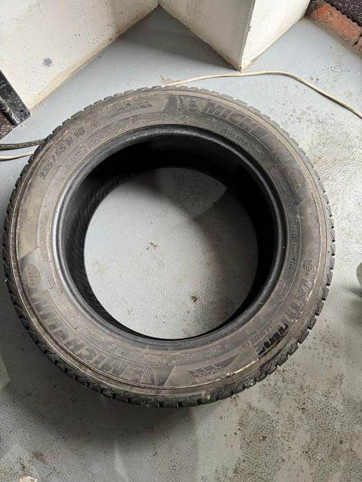 Шины  235/55/18 продам.