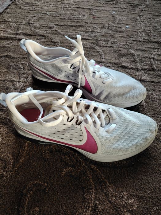 Леки маратонки Nike