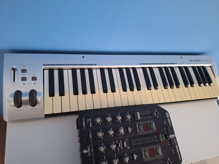 M Audio Midi Keyboard И Berhinger Mixer 2 Channel