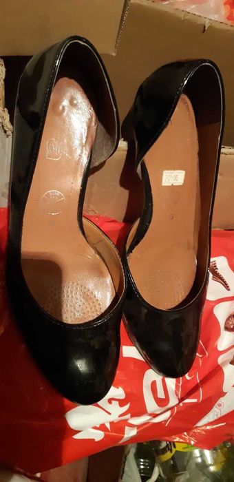 Продам женские туфли