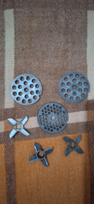 Мясорубки механические в полном комплекте и Запчасти