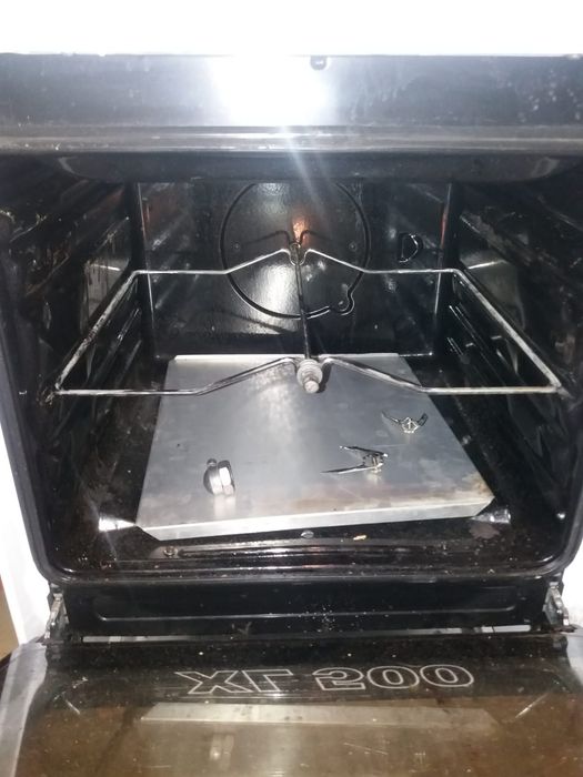 Продам газовую плиту б/у