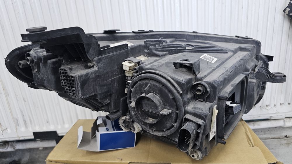 Far stanga Mercedes CLS W257