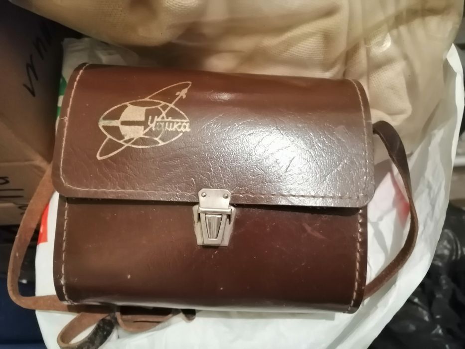 Стари фотоапарат и светкавица