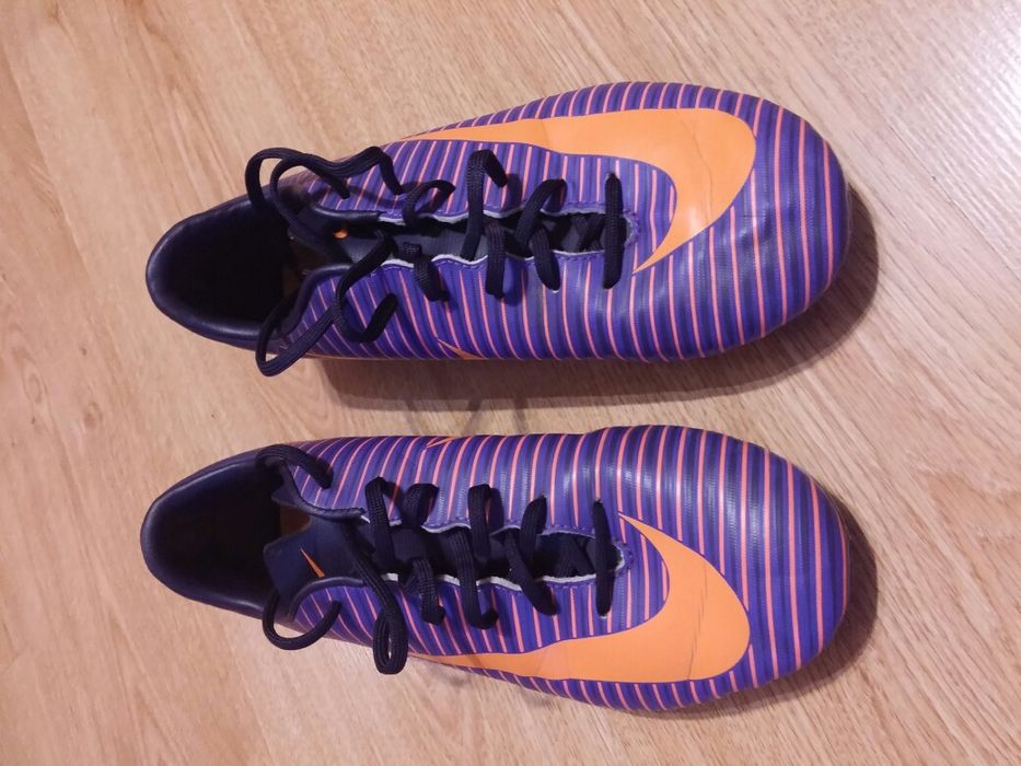 Футболни Puma, Nike