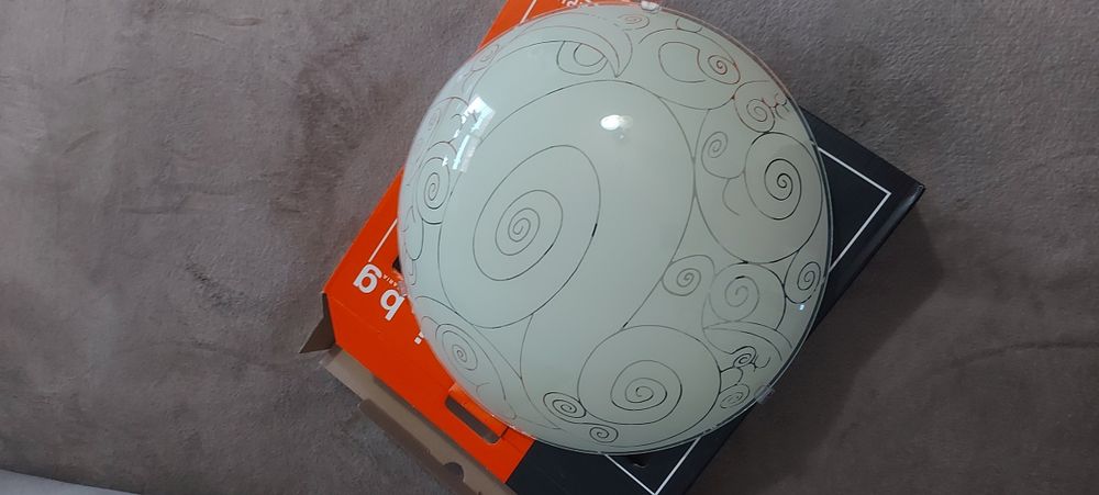 Лампа-Плафон за таван