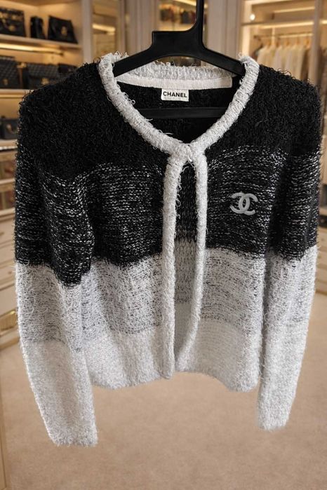 дамска жилетка на шанел черно бяла пухкава chanel дълъг ръкав блуза