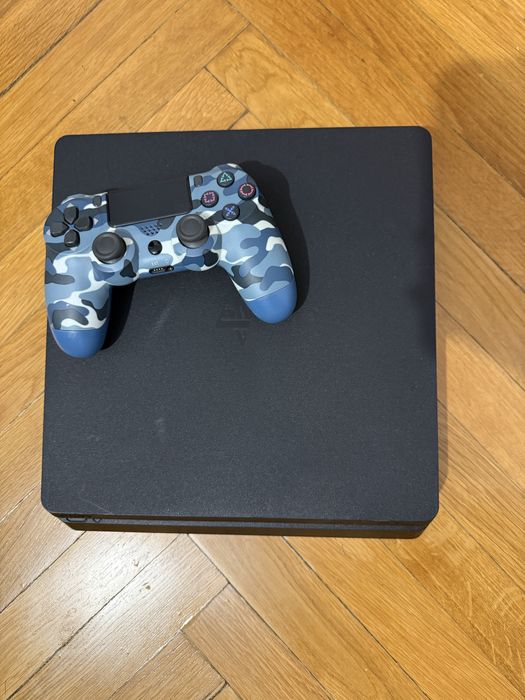 Playstation 4 Slim + controller