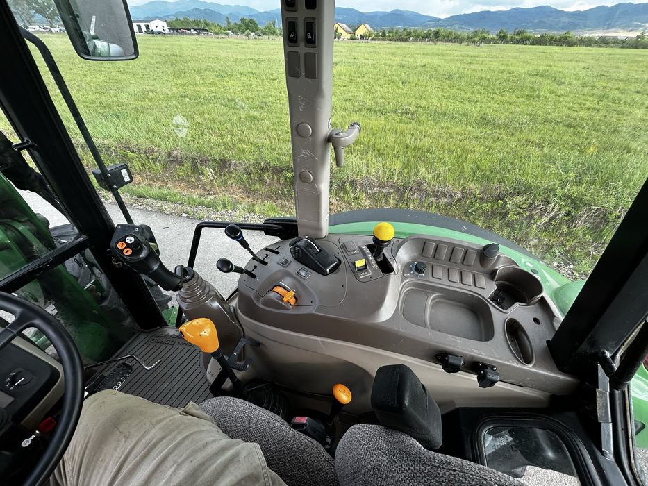 Tractor John Deere 5100M cu incarcator frontal