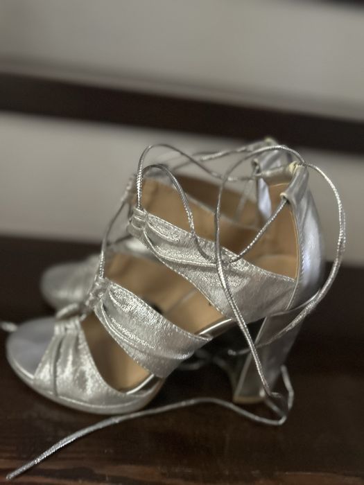Босоножки серебро