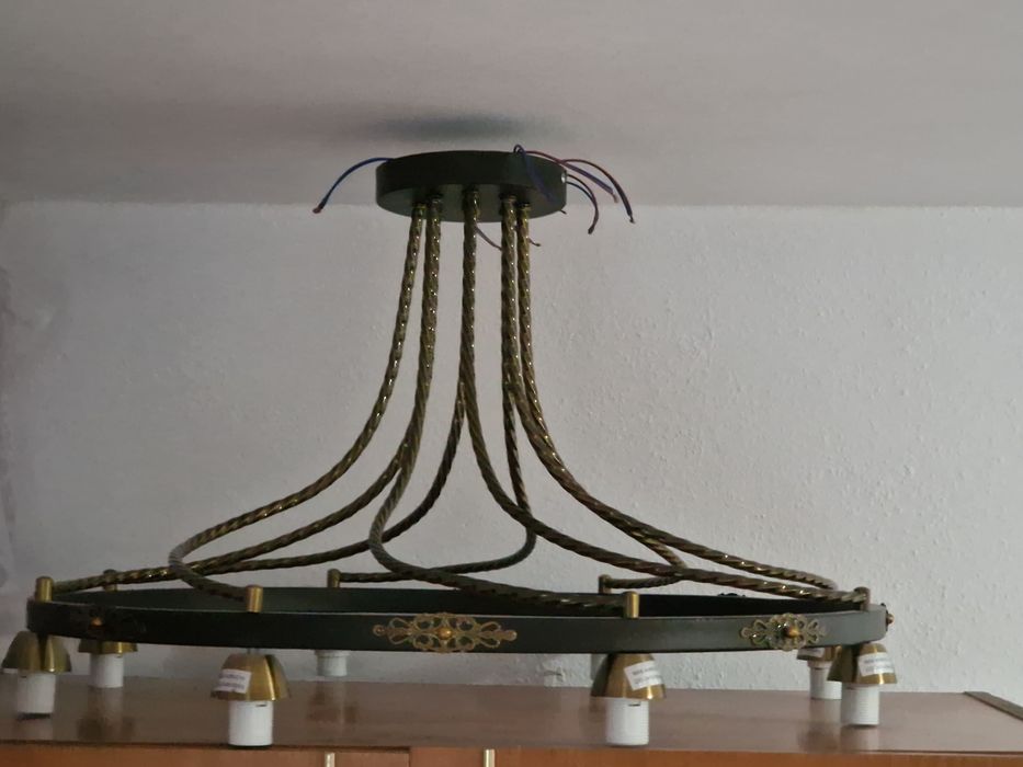 Lustră de vânzare
