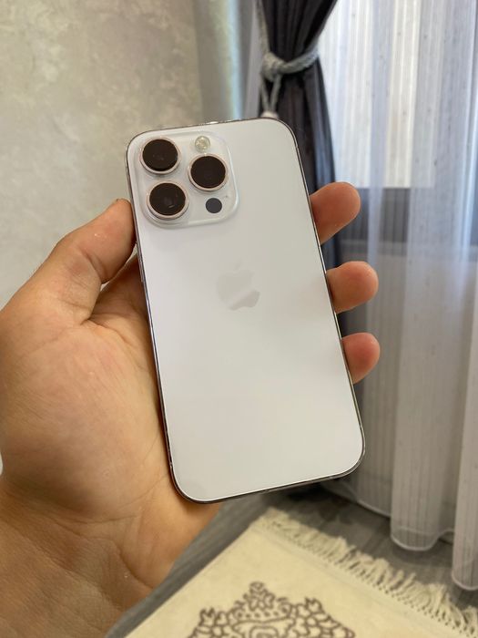 Iphone 14 pro.        .