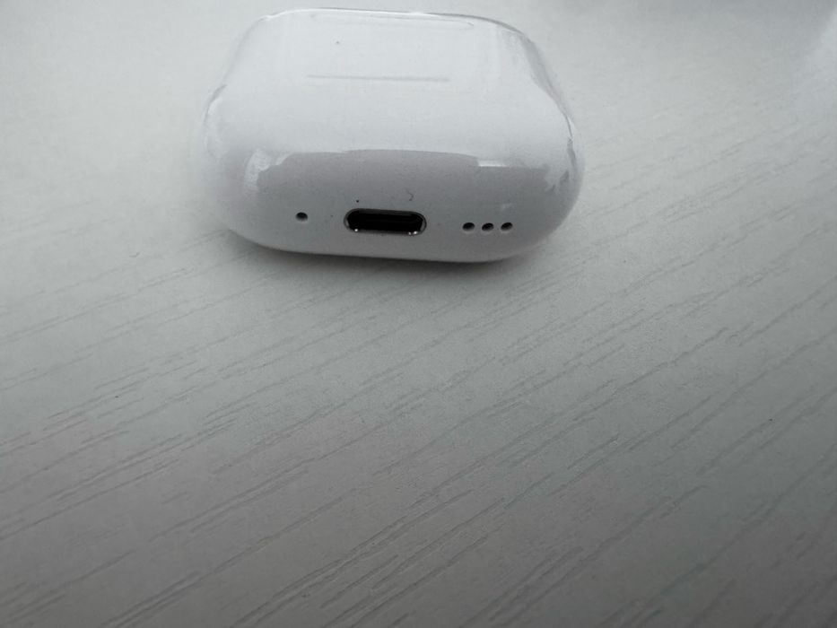 Продам airpods 4
