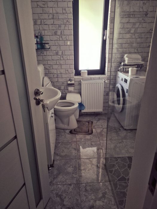 Inchiriez Garsoniera in Curte Comuna Pretul este cu Facturiile Incluse
