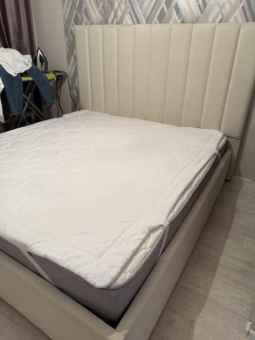 Продам кровать 180/200 с матрасом