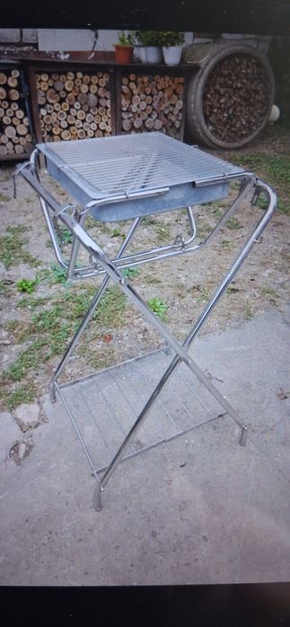 Vând grătar din tablă  zincata