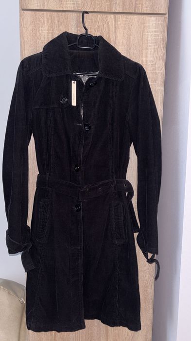 Jacheta trench coat lung catifea Jo Malone NOU