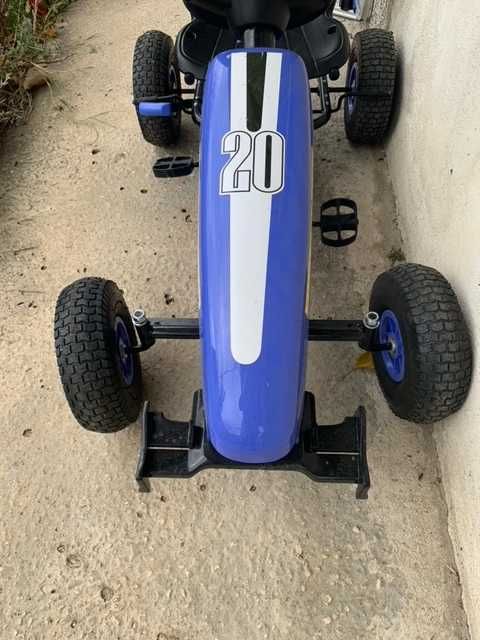 Кола с педали за дете