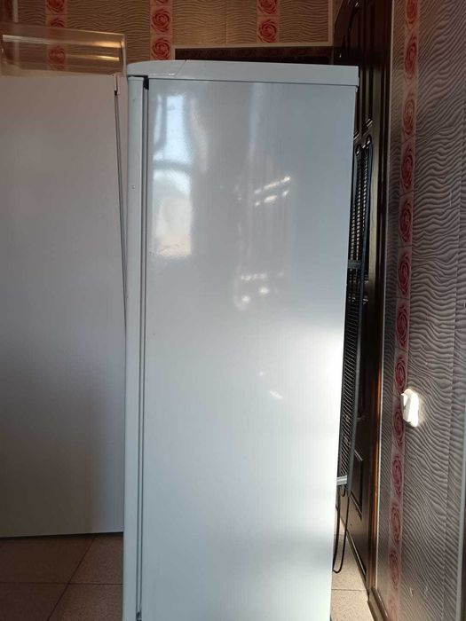 Продам  Морозильник Atlant  240 л белый