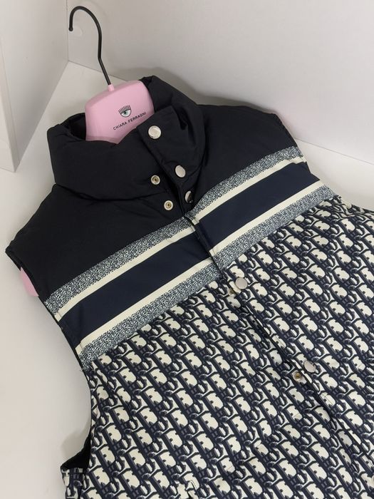 Продам жилет от Монклер люкс