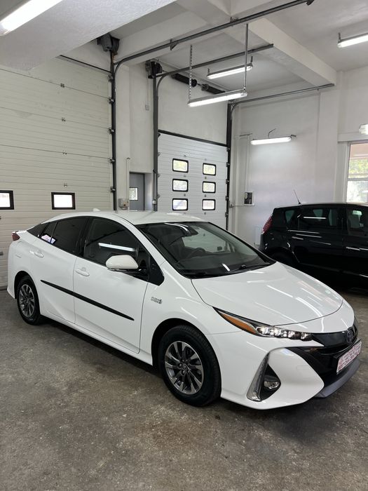 Toyota Prius Plug-in Hibrid Executive 1,8 benzină Pret afisat TVAIncus