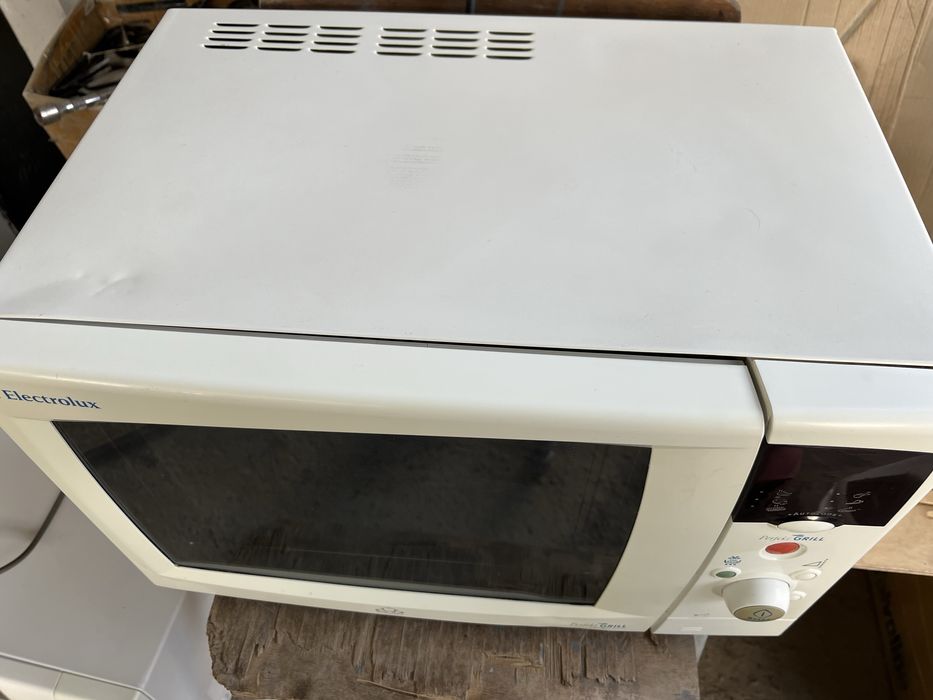 Микроволновка Electrolux