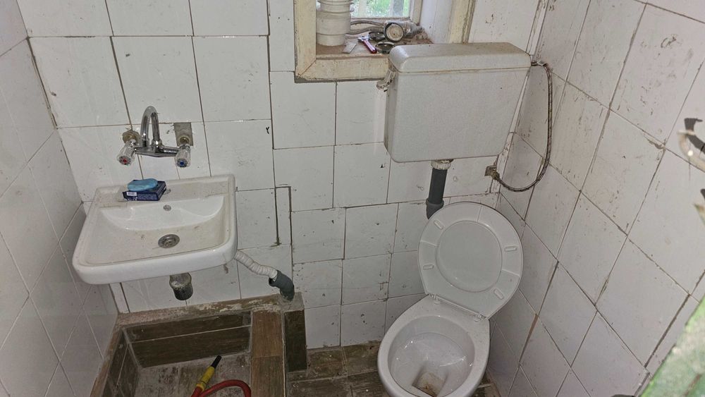 1823-Двуетажна тухлена на гредоред къща в гр. Сеново