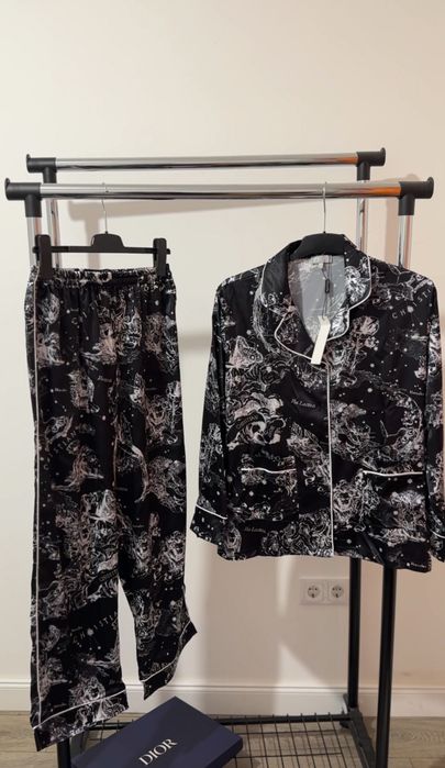 Vând pijamale din satin