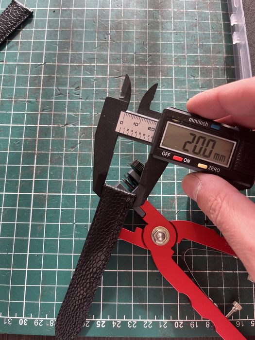 Curea pentru ceas de lux lucrata manual din piele de strut