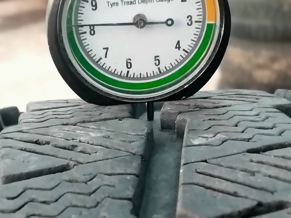 Бусови гуми 235 65 16 C Ц Мишелин Michelin 4 броя - нов внос. Не са нови! Посочената цена е за един брой гума. Без коментар на цената. 43 години опит